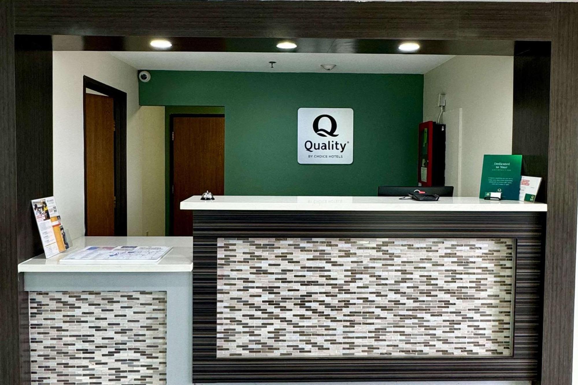 Quality Inn Sulphur Exteriör bild