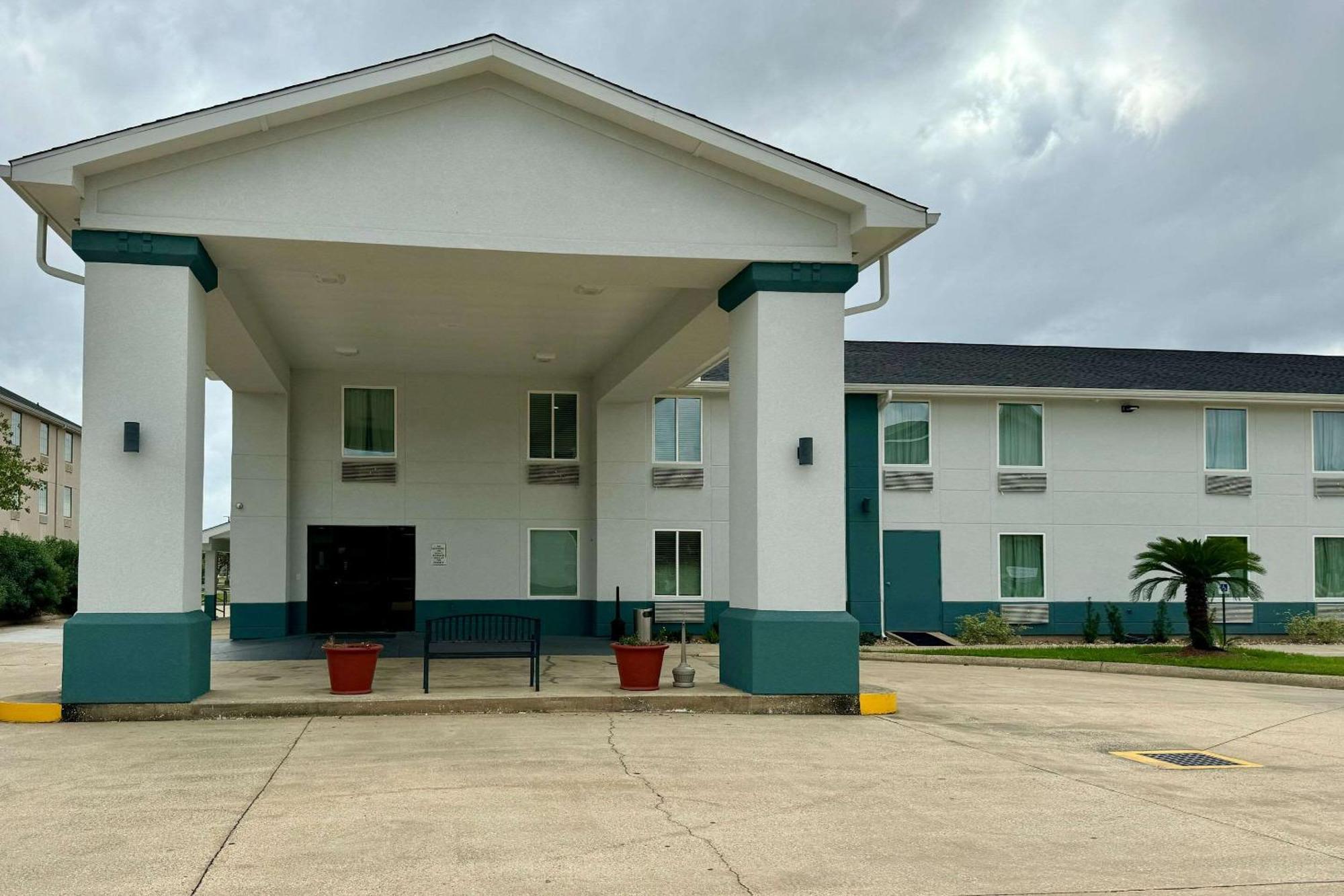 Quality Inn Sulphur Exteriör bild